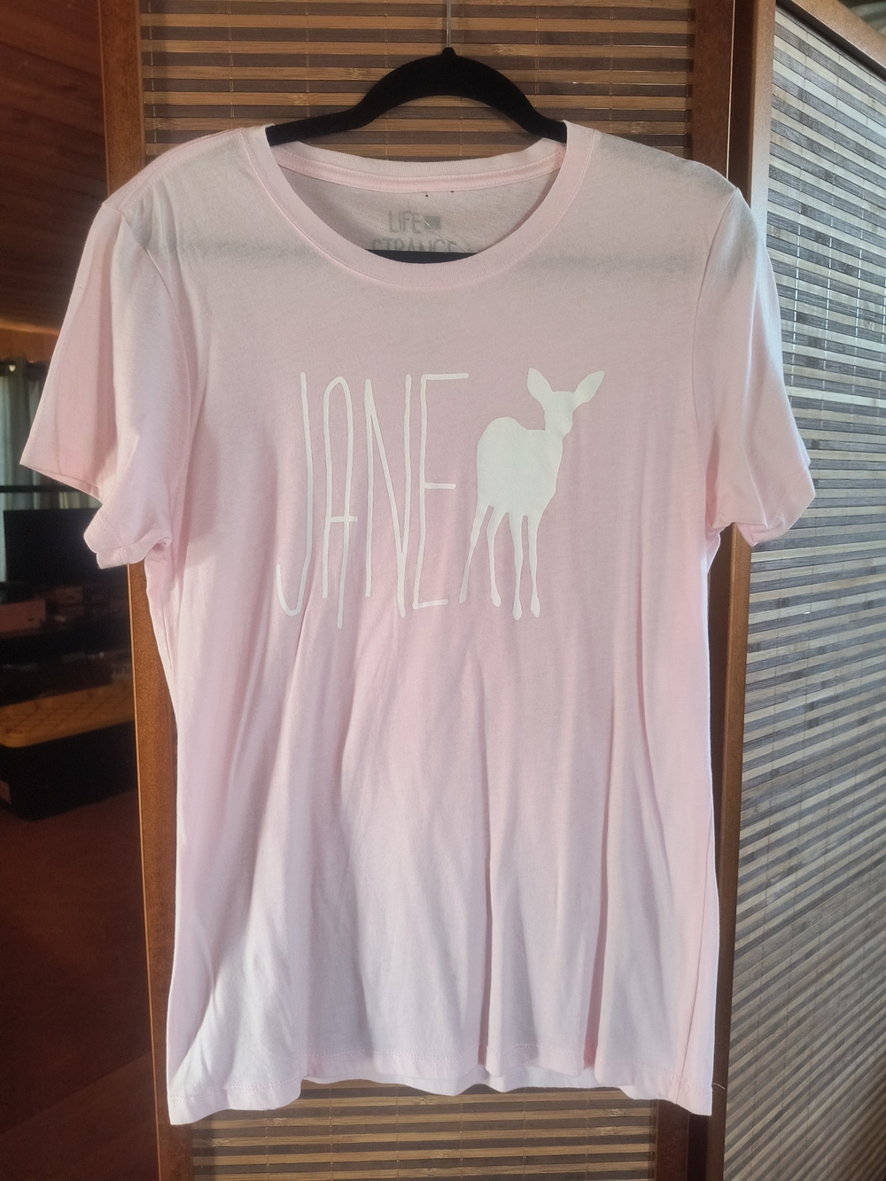 Hot Topic Pink Life Is Strange Square Enix Jane Doe Max Caulfield Graphic Tee